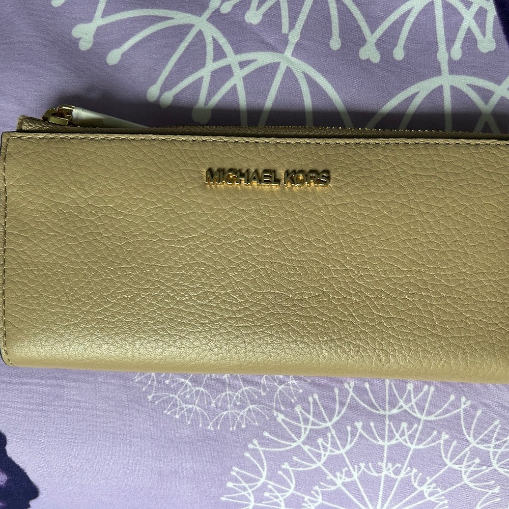 Michael Kors beige wallet